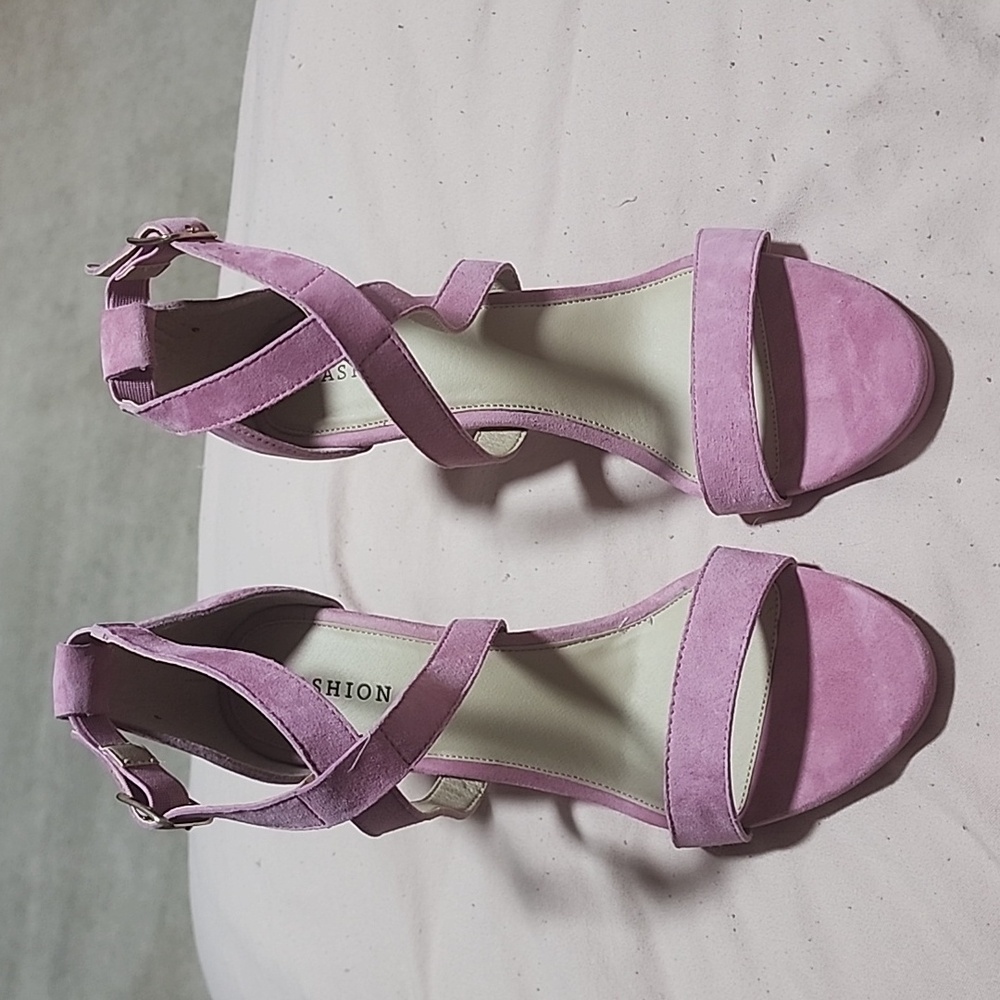 Pashion Footwear VIXEN 4" Heel. Size 8. Raspberry.  Converts to flats.